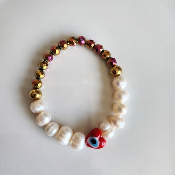 Pearl and Gold Beaded Bracelet with Red Heart Charm - Picture 4 of 4